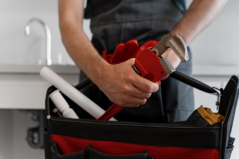 Plombier professionnel à Montargis - Dépannage urgence plomberie chauffage sanitaire dans le Loiret